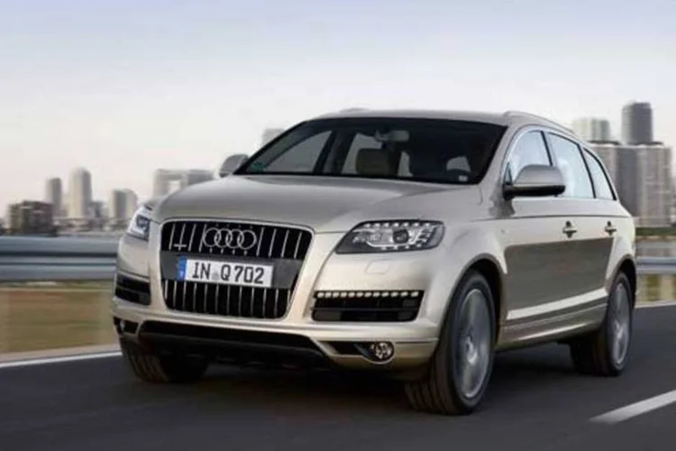 
	Enquanto os novos modelos n&atilde;o chegam, a gama atual de SUVs sofrer&aacute; aprimora&ccedil;&otilde;es, principalmente no caso do Q7, que perder&aacute; 350 quilos em sua pr&oacute;xima gera&ccedil;&atilde;o, a ser lan&ccedil;ada em 2014
 (Divulgação)