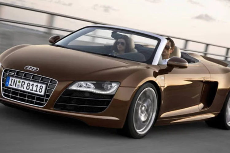 
	Audi R8 Spyder FSI V10 5.2: entre os planejamentos da marca alem&atilde; est&atilde;o a cria&ccedil;&atilde;o de unidades fabris em Gyr (Hungria), Foshan (China) e San Jos&eacute; Chiapa (M&eacute;xico)
 (Divulgação)