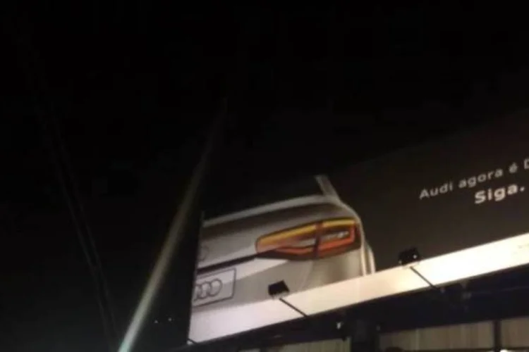 
	Outdoor para promover a mais nova loja da Audi Dahruj de uma maneira criativa
 (Reprodução/YouTube)