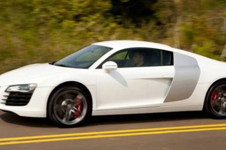 
	O carro &eacute; movido por motor 4.2 FSI V8, que produz 450 cavalos de pot&ecirc;ncia
 (Divulgação)