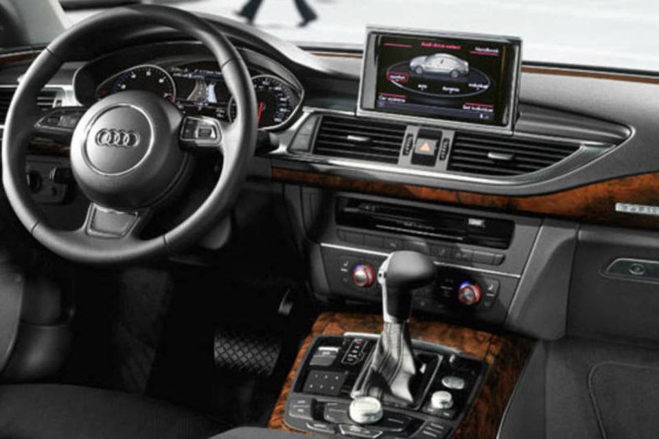 Comando de voz faz Audi A7 procurar informações na web
