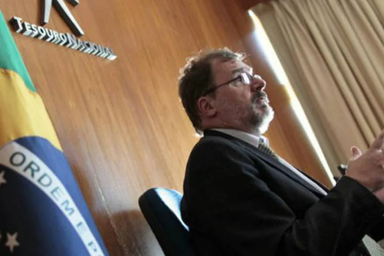 
	O secret&aacute;rio do Tesouro Nacional, Arno Augustin: &quot;Isso &eacute; um equ&iacute;voco&quot;, disse Mantega. &quot;Ele &eacute; s&oacute; o secret&aacute;rio do Tesouro. Ele &eacute; republicano&quot;
 (REUTERS/Ueslei Marcelino)