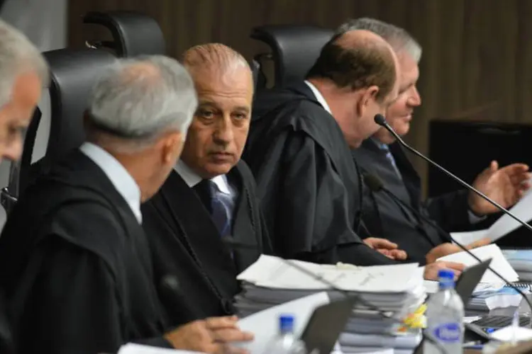 Augusto Nardes e outros ministros do TCU (Tribunal de Contas da União)
 (Valter Campanato/Agência Brasil)