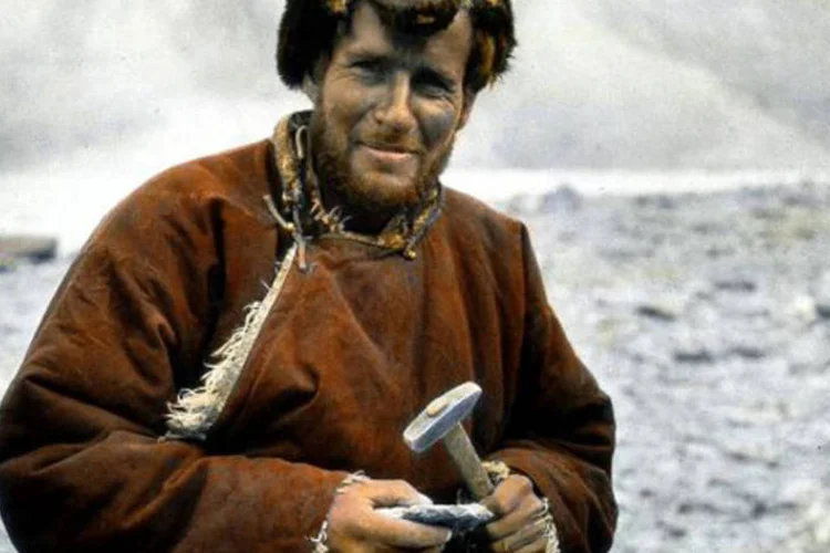 O geólogo e alpinista Augusto Gansser no Himalaia, em 1936, quando se tornou o primeiro a estudar a montanha do Tibete (Arnold Heim / ETH Zürich/Wikimedia Commons)