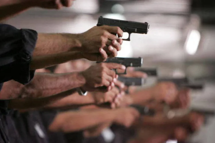 
	Tiro: a viol&ecirc;ncia com armas continua sendo um dos principais temas de conversa nos Estados Unidos desde a matan&ccedil;a em Orlando
 (Getty Images)