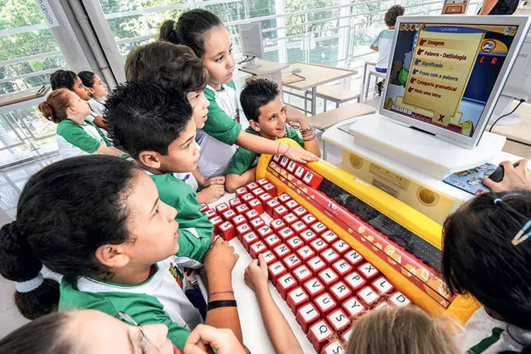 
	Crian&ccedil;as digitais: aula de inform&aacute;tica em escola municipal de S&atilde;o Caetano do Sul, SP
 (Germano Lüders / EXAME)