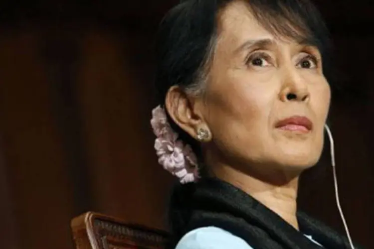 Aung San Suu Kyi em Sorbonne: a Prêmio Nobel da Paz fez algumas propostas para tentar conseguir condições iguais para o investimento estrangeiro em Mianmar (©AFP / Thomas Samson)
