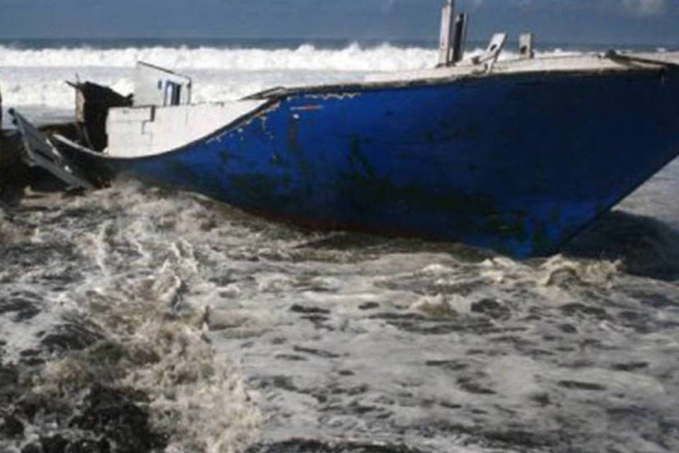 Naufrágio de barco na Indonésia pode ter matado 60 pessoas