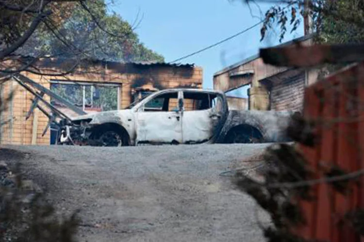 
	Destrui&ccedil;&atilde;o provocada por inc&ecirc;ndio na Austr&aacute;lia: as equipes especializadas lutam contra o tempo para avaliar os danos
 (Brenton Edwards/AFP)