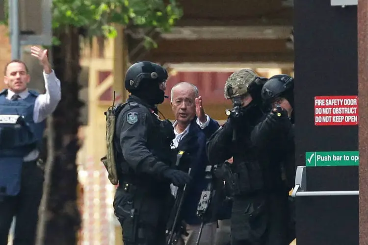 
	Sequestro em Sydney: a pol&iacute;cia decidiu intervir depois de quase 17 horas de sequestro
 (Getty Images)