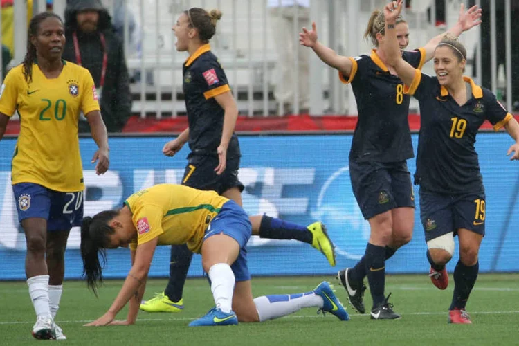 
	Austr&aacute;lia elimina sele&ccedil;&atilde;o brasileira de Copa do Mundo: gol de Kyah Simon faltando 10 minutos para o fim da partida garantiu &agrave; Austr&aacute;lia um lugar nas quartas de final, a ser disputada contra Holanda ou Jap&atilde;o
 (Reuters)