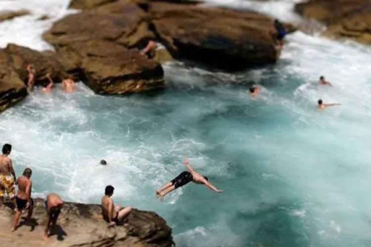 Australianos em praia (Getty Images)