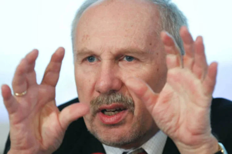 
	Ewald Nowotny: &quot;isso pode ser uma indica&ccedil;&atilde;o para a perspectiva mais longa, mas ainda acho que teremos que olhar para isso quando estivermos na reuni&atilde;o de dezembro&quot;&nbsp;
 (REUTERS / Leonhard Foeger)