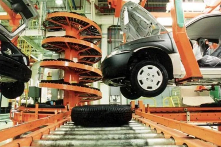 Produção industrial cai em 9 de 14 regiões (Marco de Bari/Quatro Rodas)