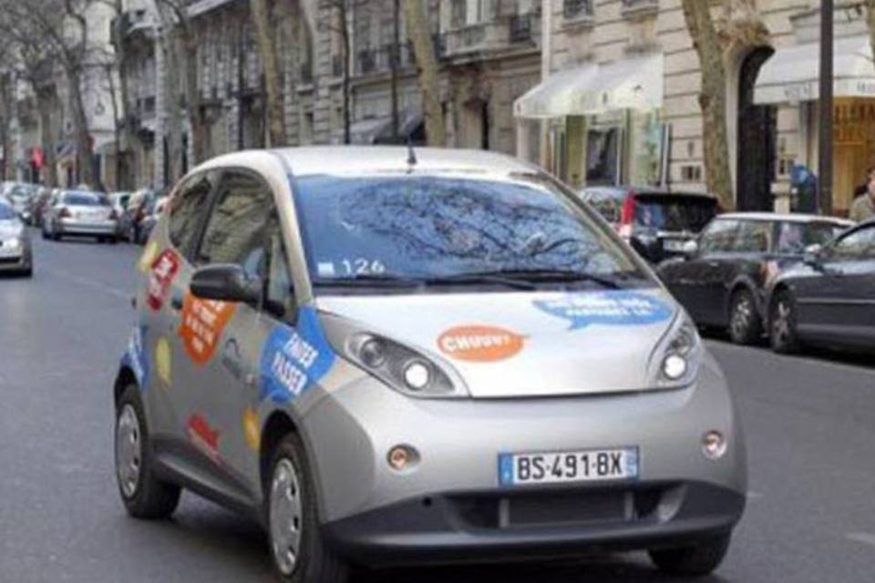 Paris lança o Autolib, serviço de aluguel de carros elétricos
