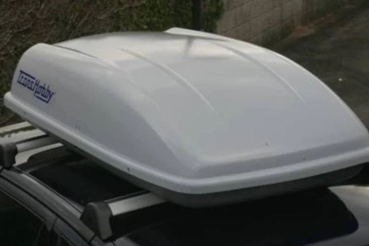 Caixa de bagagem para teto de automóvel fabricada pela Autometal 