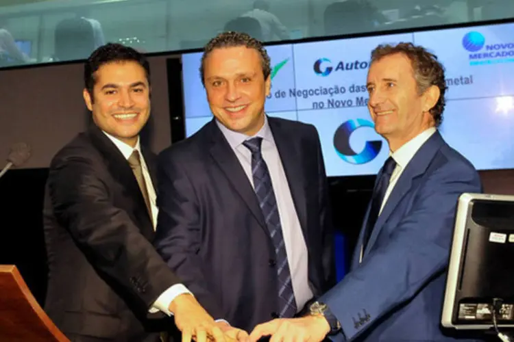 IPO da Autometal na BM&FBovespa. Da esquerda para direita, Fernando Mearim, diretor financeiro e RI; Jesus Maria Herrera, presidente da Autometal, e Ignacio Martin, presidente do conselho de administração (Divulgação/BM&FBovespa)