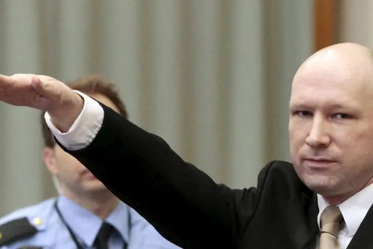 
	Anders Behring Breivik: durante mais de uma hora perseguiu cerca de 600 adolescentes. A maioria morreu baleada na cabe&ccedil;a.
 (Lise Aserud / Reuters)