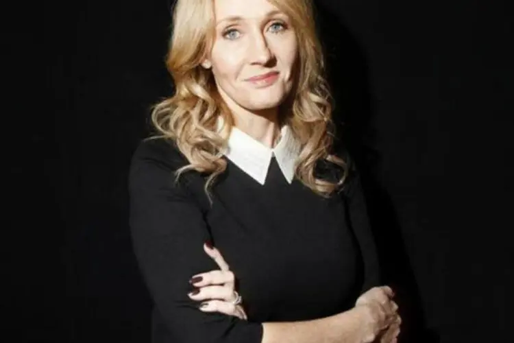 
	J. K. Rowling: de acordo com o site Deadline, a Warner Bros. est&aacute; na dianteira na disputa pelos direitos do novo livro da autora
 (REUTERS/Carlo Allegri)