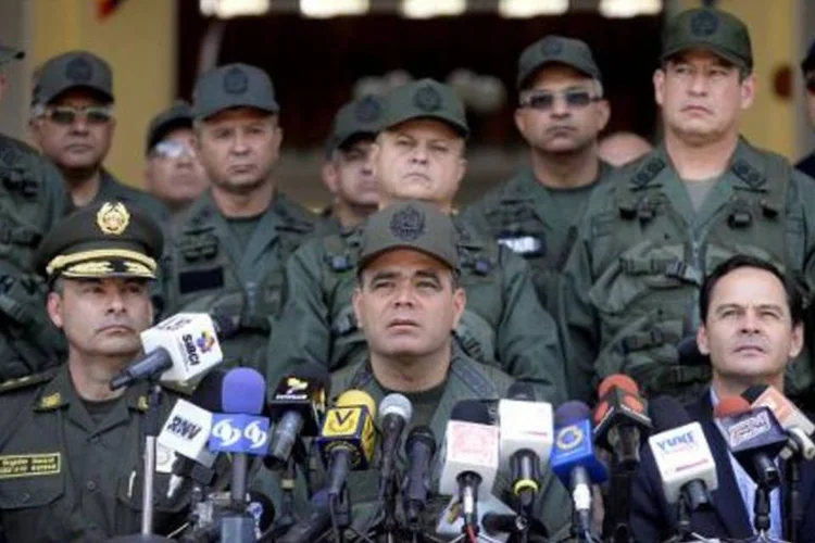 Autoridades militares da Venezuela e Colômbia: ação se prolongará por 30 dias (Federico Parra/AFP)