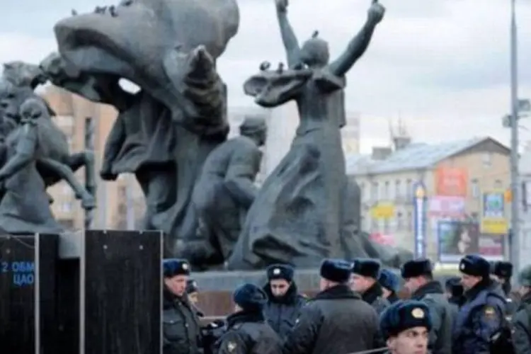 Policiais ocupam o centro de Moscou: segundo o órgão estudantil, os universitários também foram pressionados a participar de protestos a favor do governo (Kirill Kudryavtsev/AFP)