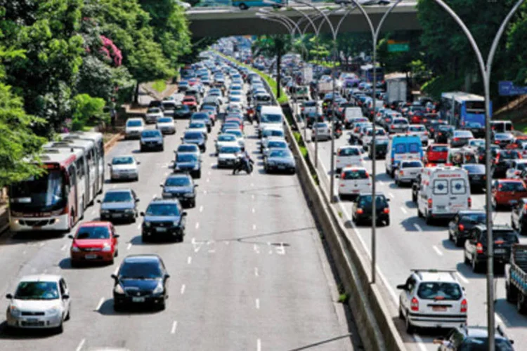 
	Avenida 23 de Maio, em S&atilde;o Paulo: a partir de setembro, o Corredor Norte-Sul tamb&eacute;m ter&aacute; a velocidade m&aacute;xima reduzida
 (Arquivo/Quatro Rodas)