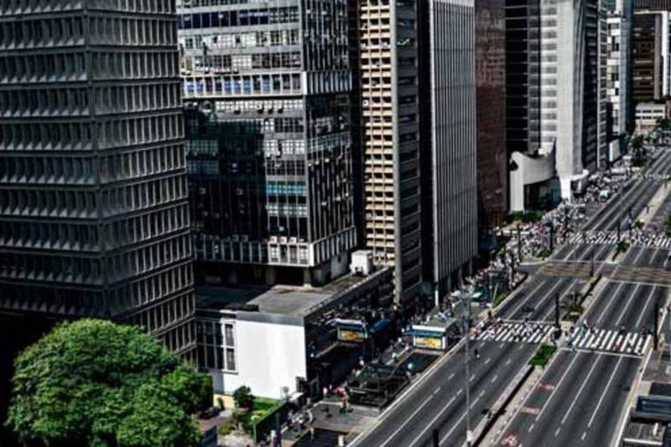 Protesto de centrais sindicais termina e Paulista é liberada