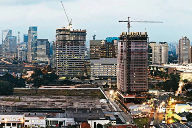 
	Pr&eacute;dios em constru&ccedil;&atilde;o em S&atilde;o Paulo: proje&ccedil;&atilde;o do Secovi-SP &eacute; de que os lan&ccedil;amentos cres&ccedil;am entre 15% e 20% em 2013
 (Germano Lüders/EXAME.com)