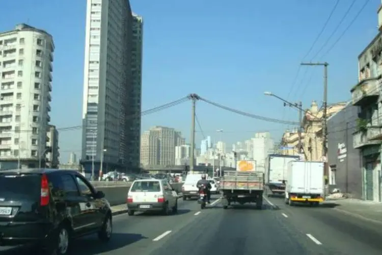 Avenida do Estado, onde ocorreu o acidente: caminhão tinha batido no viaduto minutos antes (Wikimedia Commons/Wikimedia Commons)