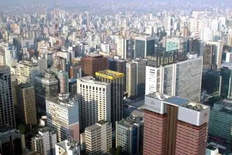 
	Avenida Paulista, em S&atilde;o Paulo: em 2011, apenas S&atilde;o Paulo gerou 11,5% de toda a renda do pa&iacute;s
 (Jurema Oliveira/Wikimedia Commons)