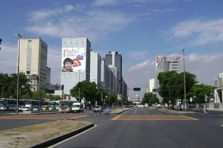 Avenida Presidente Vargas, no centro do Rio, onde aconteceu o sequestro que deixou cinco pessoas feridas (Andrevruas/Wikimedia Commons)