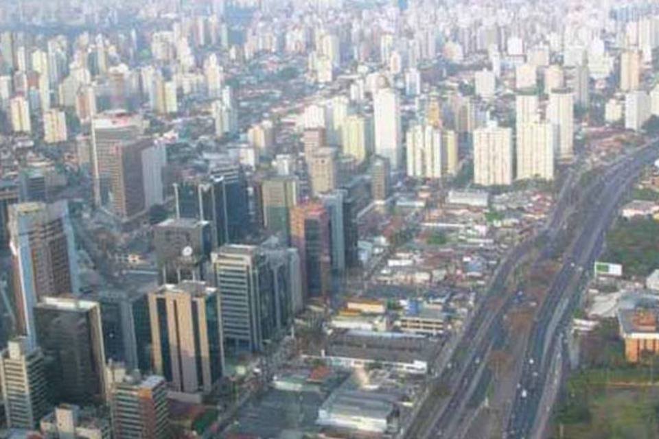 Travesti morre atropelado na Avenida dos Bandeirantes
