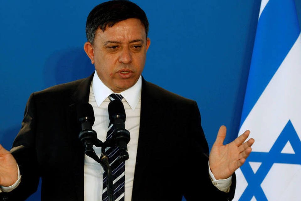 Ministro de Israel renuncia por coalizão com extrema-direita