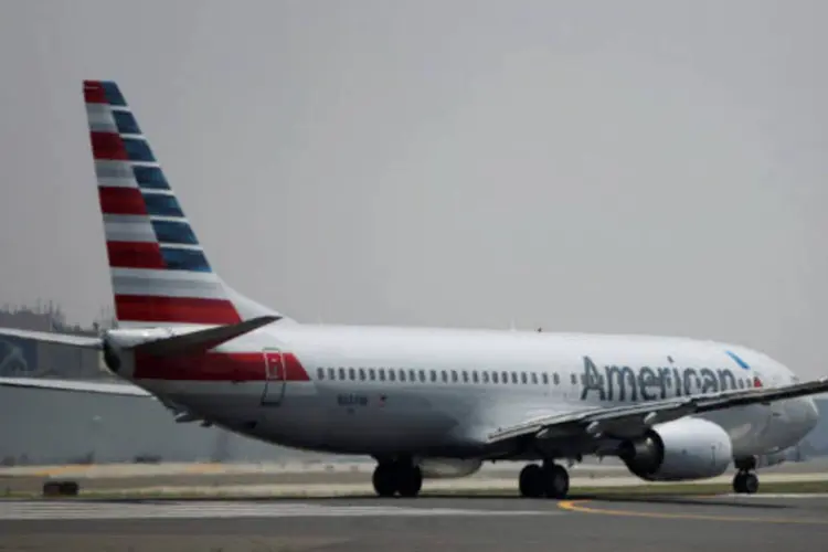 
	Avi&atilde;o da American Airlines: o grupo, com mais de 100 mil funcion&aacute;rios e 6.700 voos di&aacute;rios, prev&ecirc; a plena integra&ccedil;&atilde;o de opera&ccedil;&otilde;es em dois anos
 (Brent Lewin/Bloomberg)