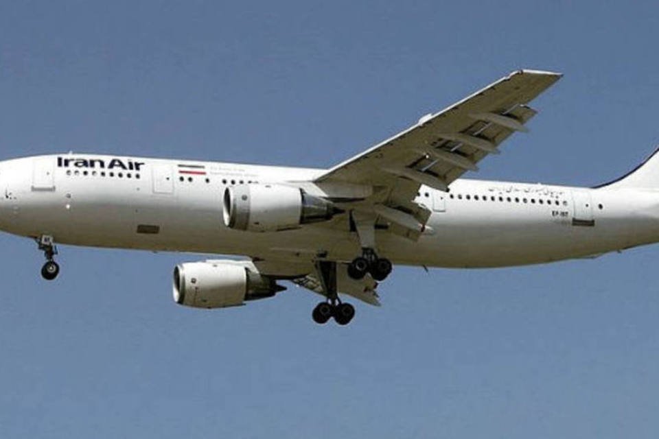 Irã fecha aeroportos e companhias aéreas redirecionam voôs após ataque israelense