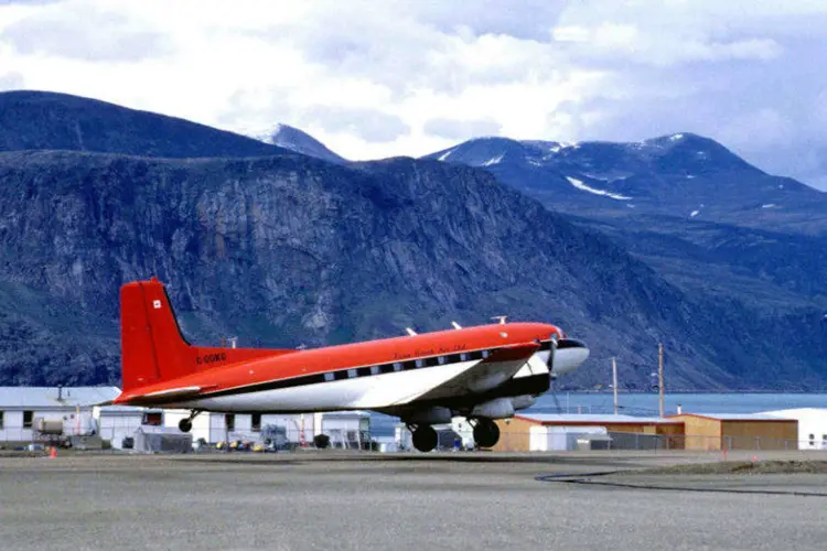 Avião Douglas DC-3, modelo que caiu nos Andes com o time chileno Green Cross em 3 de abril de 1961 (Ansgar Walk/Wikimedia Commons)