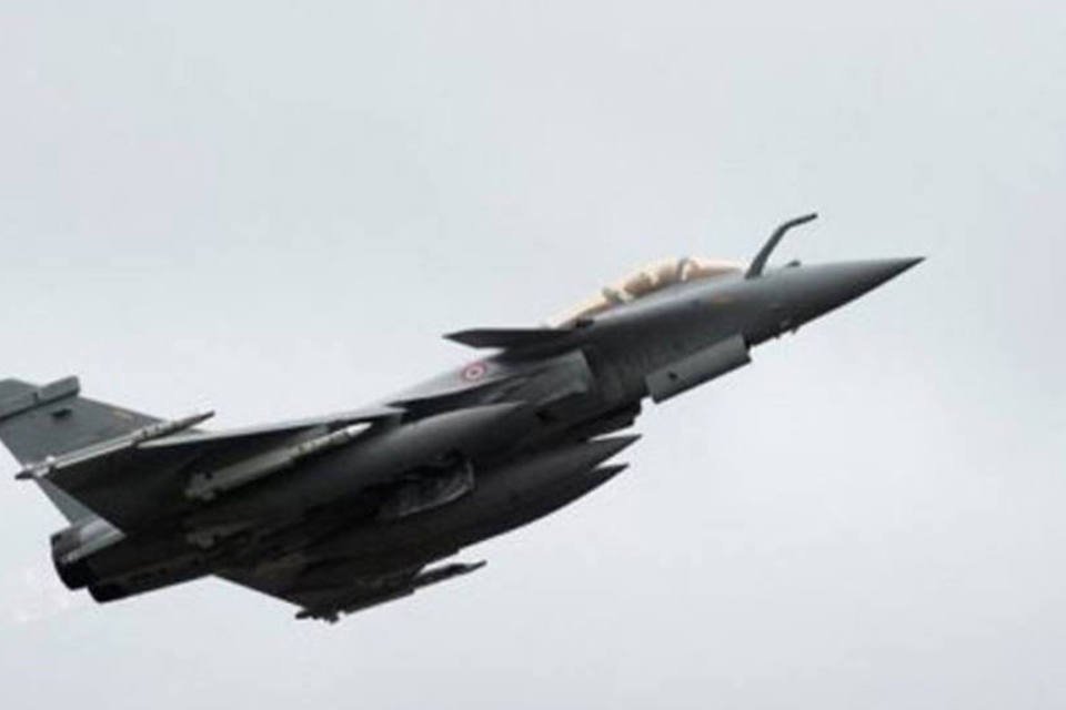 Aviões franceses retomam operações na Líbia pelo 3º dia