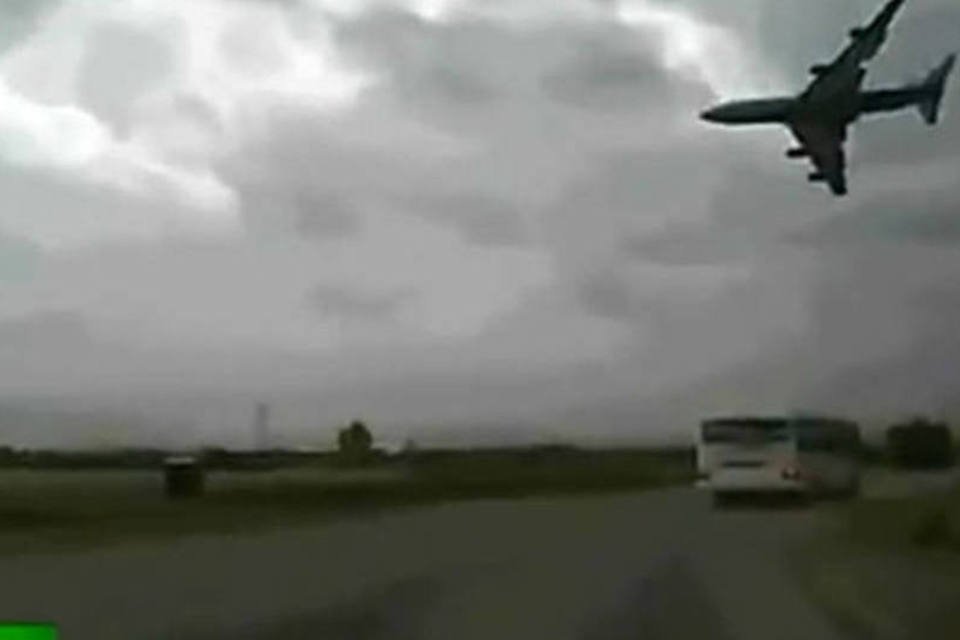 Vídeo flagra queda de avião que matou 7 pessoas