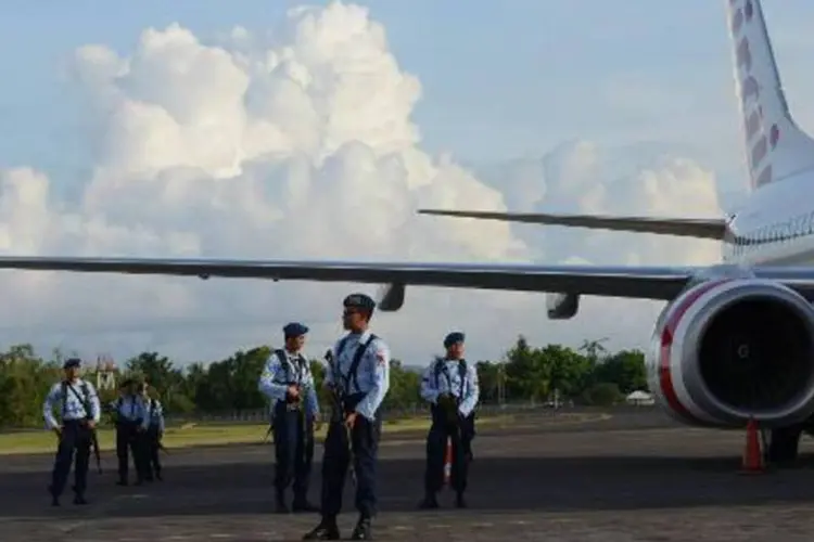 Avião da companhia aérea Virgin Australia em aeroporto de Bali: "não aconteceu um sequestro. Havia uma pessoa embriagada", disse porta-voz (Sonny Tumbelaka/AFP)