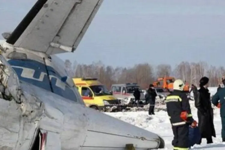 
	Avi&atilde;o caiu na Sib&eacute;ria: aeronave caiu em uma &aacute;rea militar
 (Russia Emergency Ministry/AFP)