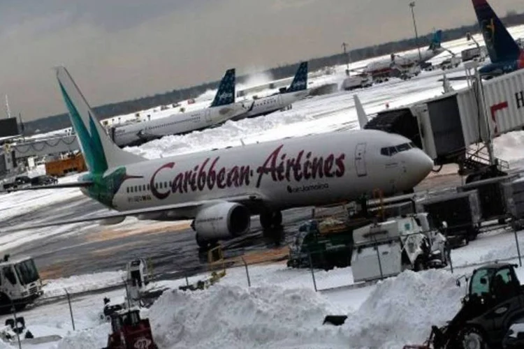 Avião da Caribbean Airlines: várias pessoas tiveram de ser resgatadas do interior da aeronave, segundo os funcionários do aeroporto (Getty images)