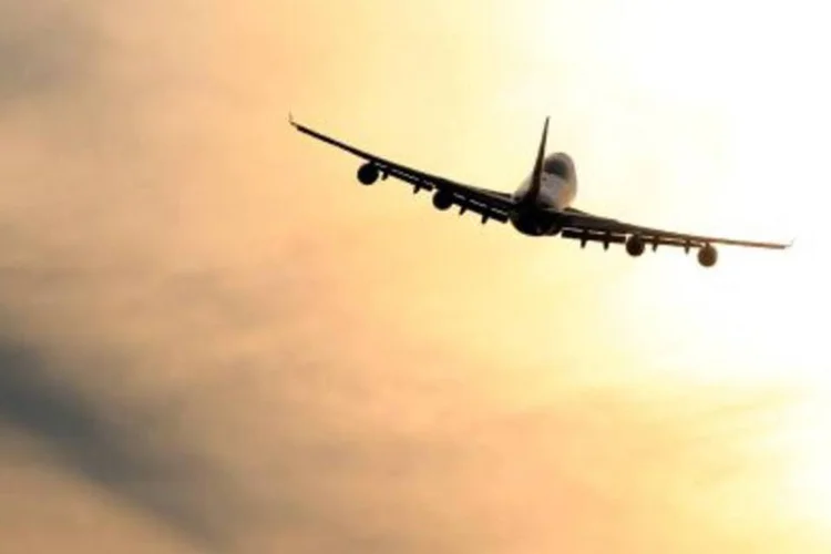 
	Avia&ccedil;&atilde;o
 (.)