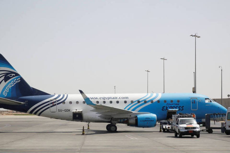 Retomada busca por caixas-pretas de avião da EgyptAir
