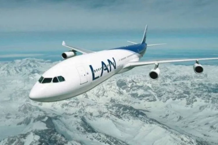 
	Avi&atilde;o da LAN: companhia j&aacute; pertencia a oneworld, enquanto a TAM era membro da Star Alliance
 (LAN/Divulgação)