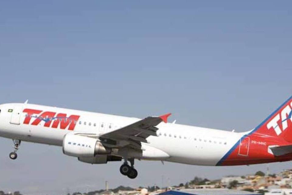 TAM é condenada a indenização por avião que bateu em carro