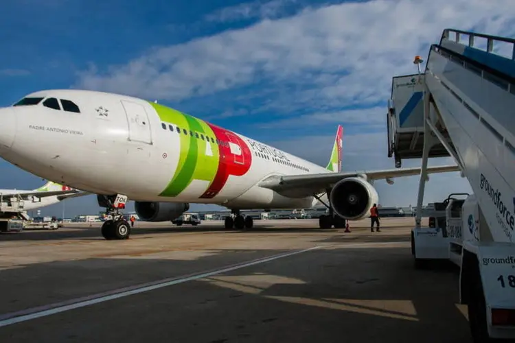 
	Avi&atilde;o TAP: companhia portuguesa possui mais de 74 voos semanais que partem de Portugal para o Brasil
 (Mario Proenca/Bloomberg)