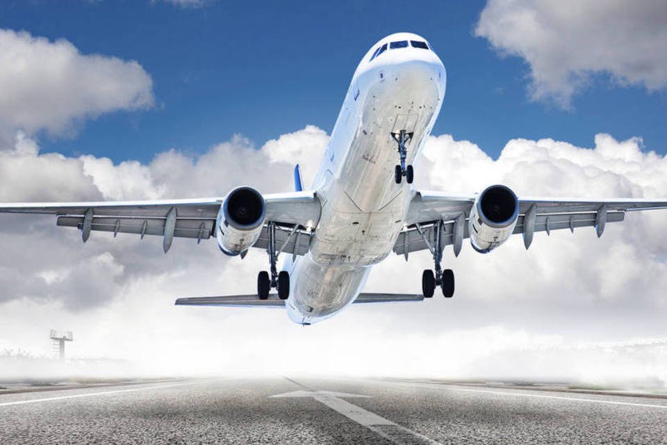 Senado adia votar projeto que reduz ICMS de aviação civil