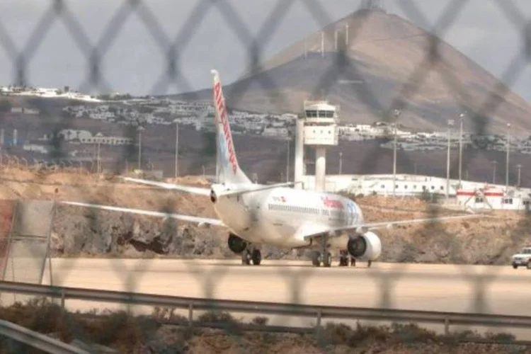 Boeing 737 em aeroporto: “Nós lamentamos essa decisão, até porque quem sai perdendo é o turismo da nossa cidade", disse Marques (Getty Images)