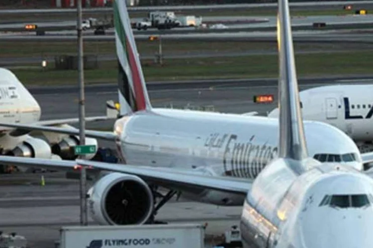 Avião da Emirates que carregava pacote bomba no aeroporto JFK (Getty Images/Getty Images)