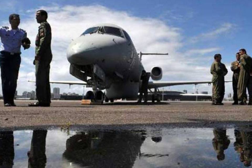 Dilma restringe uso de aviões da FAB por ministros